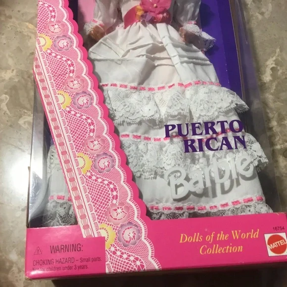 Puerto Rican Barbie (Dolls of the World Collection) 1996 - Picture 3 of 9